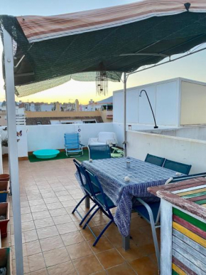 Ático con terraza segunda línea de playa